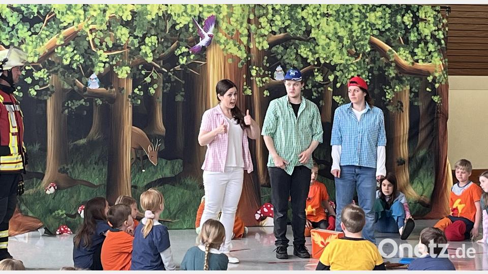 Das Theaterstück &quot;Marco und das Feuer&quot; zum Thema Brandprävention war kürzlich an der Grundschule Wiesau zu sehen. Bild: Feuerwehr Wiesau/exb