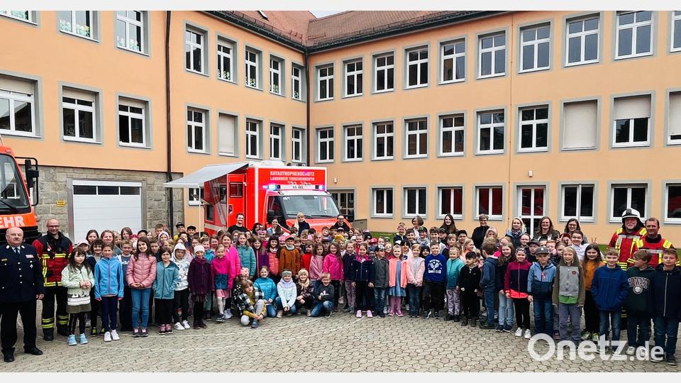 Ein Aktionstag zum Thema Feuer gab es kurz vor den Ferien in Wiesau. Bild: Feuerwehr Wiesau/exb