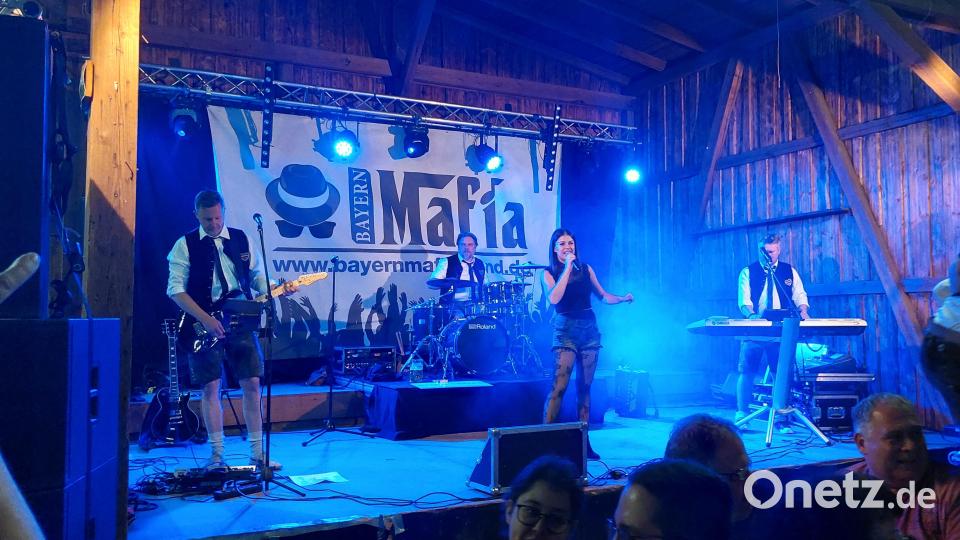 &quot;Bayern-Mafia&quot; sorgte für Stimmung beim Fischerfest. Bild: Angelsportverein Reuth bei Erbendorf/exb