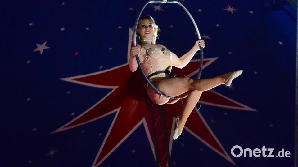 Jeanny kann&#039;s. Anmut unter der Zirkuskuppel. Bild: Kunz