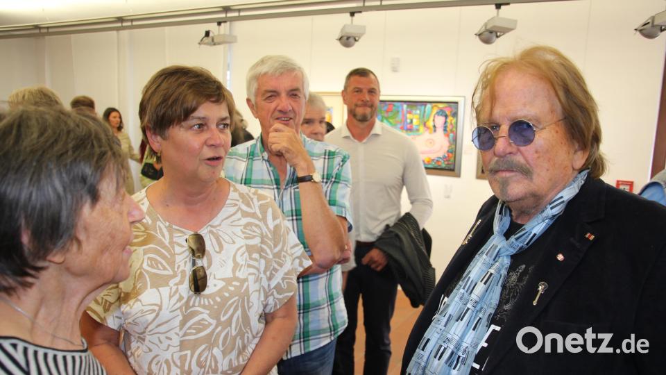 Frank Zander im Gespräch mit seinen Fans. Er zeigte sich sehr überrascht, dass doch einige hundert Fans gekommen waren, um ihn zu sehen Bild: kro