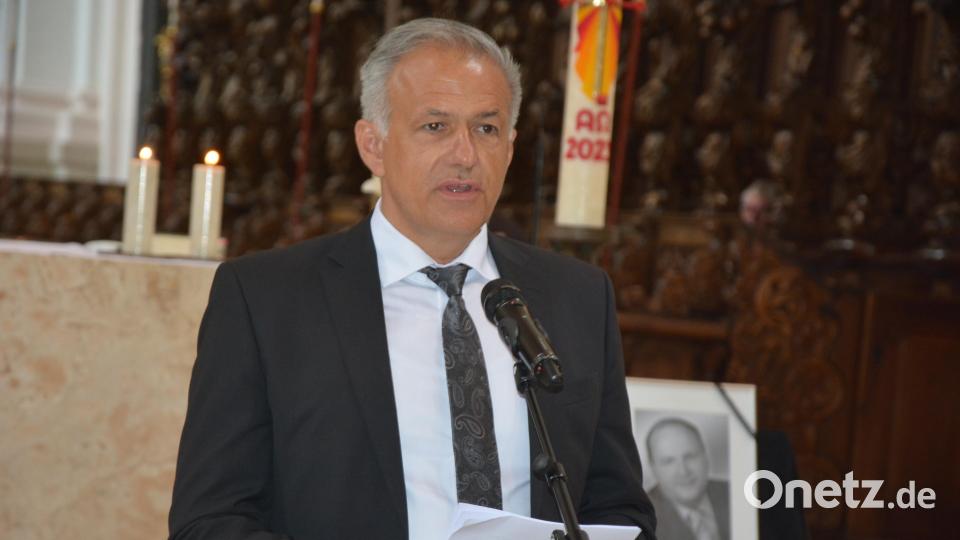 Landrat Roland Grillmeier erinnerte an Rainer Fischer als einen aufrechten Sozialdemokraten, der die Kommunalpolitik in Stadt und Landkreis geprägt habe. Bild: jr