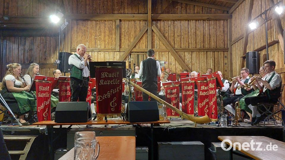 Die Musikkapelle Dießfurt sorgte für Unterhaltung. Bild: Angelsportverein Reuth bei Erbendorf/exb
