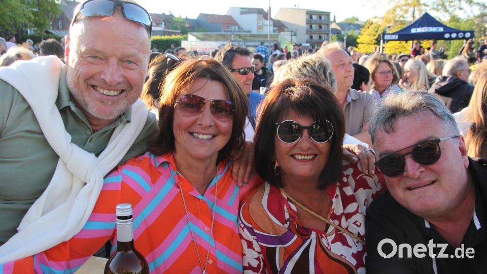 Bereits am zweiten Abend des vierwöchigen Kultur-Sommers im Fischhofpark herrschte Partystimmung pur. Bild: kro