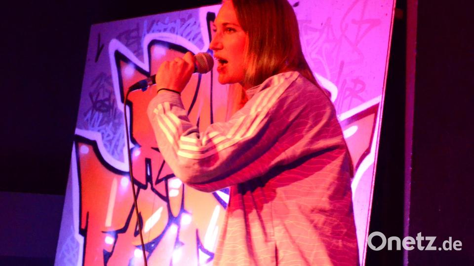Oszkar: Das einzige Rap-Mädchen auf der Bühne. Bild: Kunz