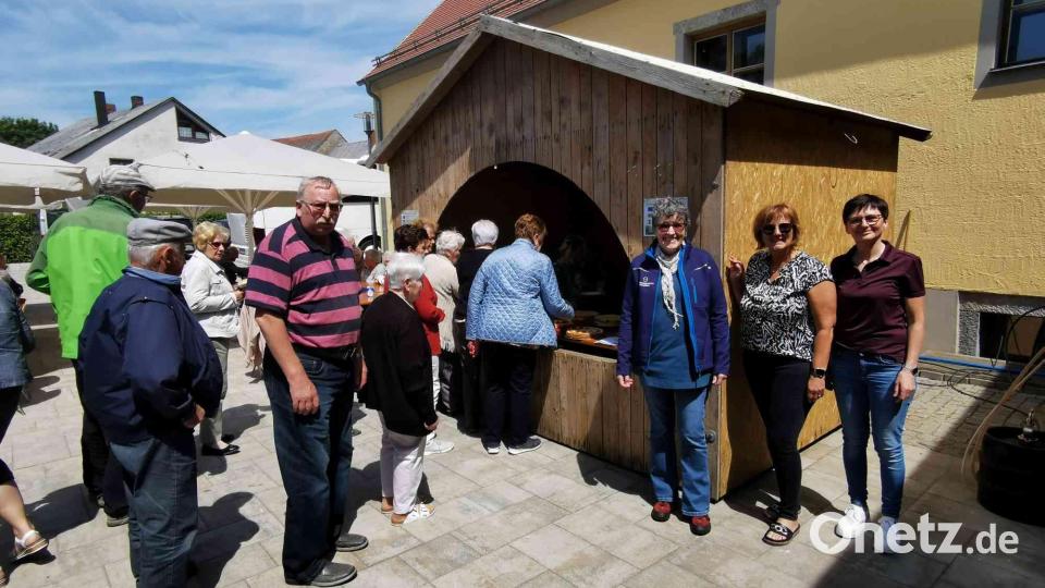 Die Quartiermanagerinnen Evi Hofmann aus Parkstein, Petra Brenner aus Eslarn und Beate Ott aus Neualbenreuth (von rechts) freuten sich auf das erste Treffen in Eslarn. Bild: gz