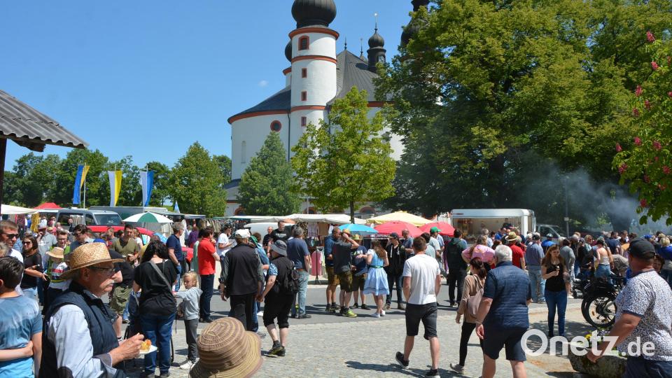 Ein Renner war wiederum das Große Kapplfest am Sonntag. Bei herrlichem Wetter genossen die Menschen das ganz besondere Flair der Veranstaltung. Ein Gang durch die aufgebaute Budenstadt durfte da nicht fehlen. Bild: jr