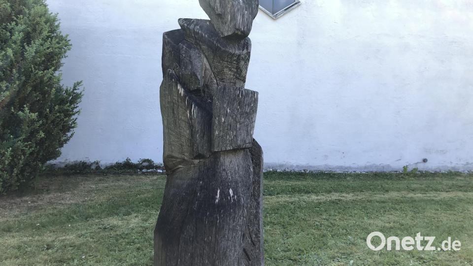 &quot;Luther mit Ecken und Kanten&quot;. Die Kernmerkmale jeder Skulptur sind der Kopf mit Mütze und die Bibel in der Mitte. Bild: mis