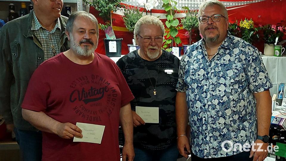 Die Gewinner des Preisschafkopfs mit Vorsitzenden Hans-Jürgen Meier (rechts). Bild: R. Kreuzer