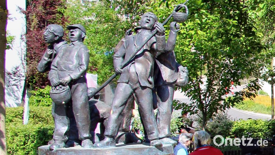 Der Oiersingerbrunnen ist ein Kunstwerk von Maler und Bildhauer Peter Kuschel aus Etzelwang. Bild: ds