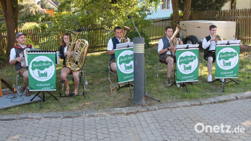 Die Musikkapelle &quot;Bockl-Blech&quot; begeistert die Gäste und erhält viel Beifall. Bild: pi