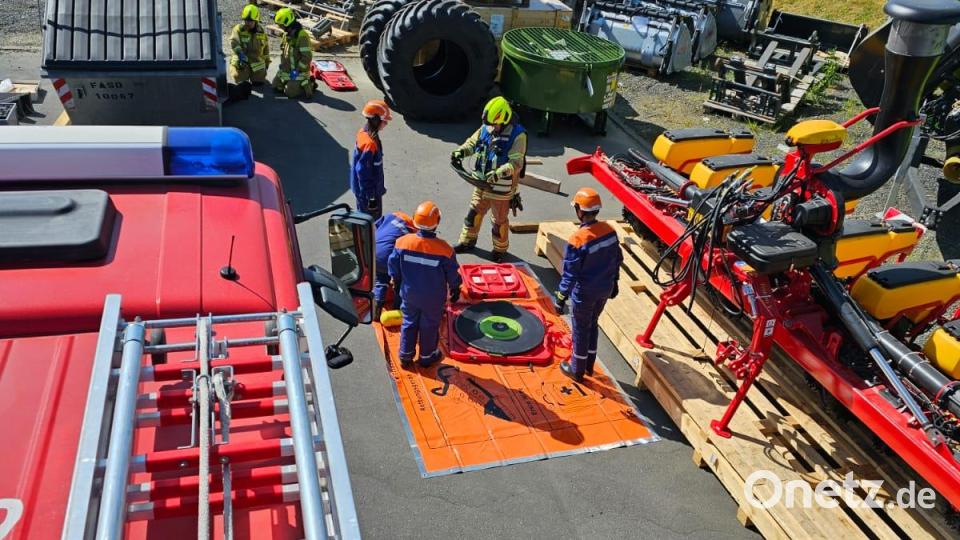 24 Stunden übten die Jugendfeuerwehr Altenstadt am Wochenende den Schutz für die Gemeindebürger Bild: Feuerwehr Altenstadt/exb