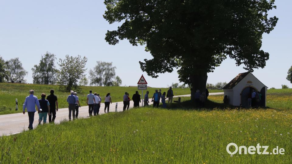 Kleine Kapellen am Wegesrand steuerte der Arbeitskreis für Flur- und Kleindenkmalforschung in der Oberpfalz auf einer Rundfahrt im Umland von Auerbach an. Bild: mfh