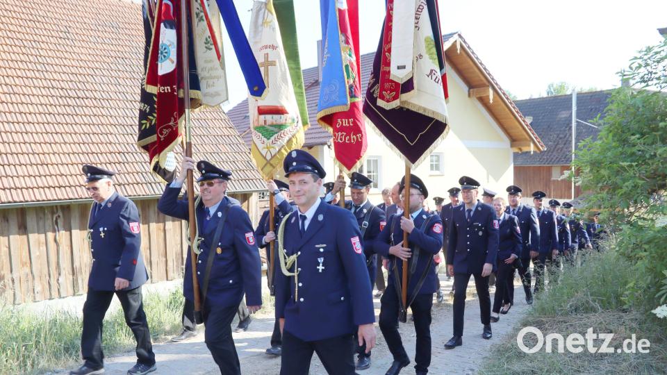 Der Kirchenzug auf dem Weg zu St. Otto in Schmalnohe. Bild: gru