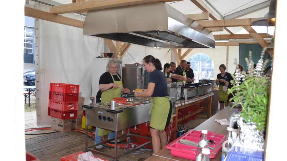 In der Küche wurde für Mittag gekocht. Bild: gi