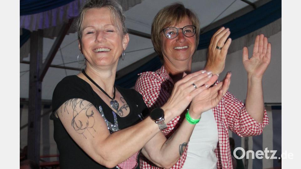 Impressionen von der Party mit der &quot;Eslarner Showband&quot; Bild: pi