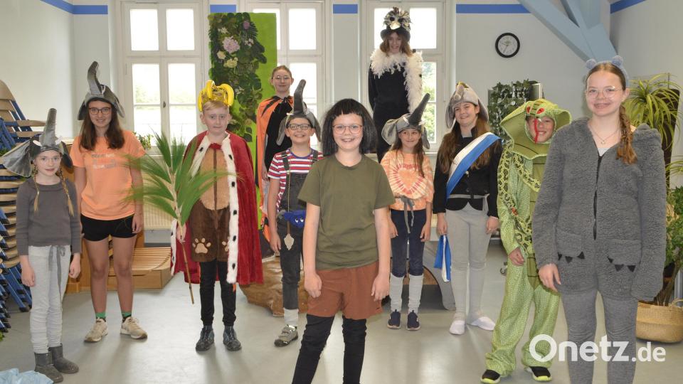 Die Kinder und Jugendlichen der Musiktheaterklasse unter der Leitung von Lisa Müller freuen sich auf die Auftritte. Bild: zch