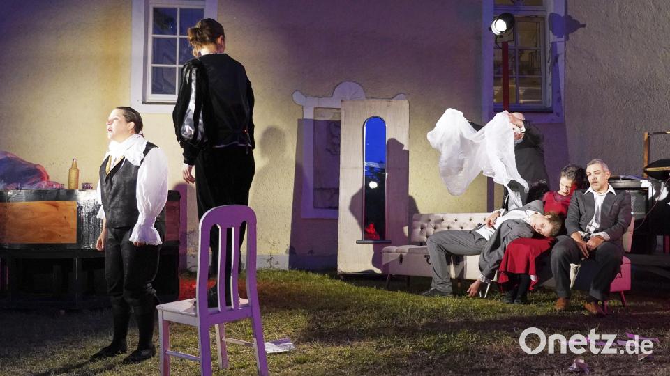 Bei der Abendvorstellung zeigte das Ensemble das Stück „Hamlet. Bild: Martin Schmid/Steinwald-Allianz/exb