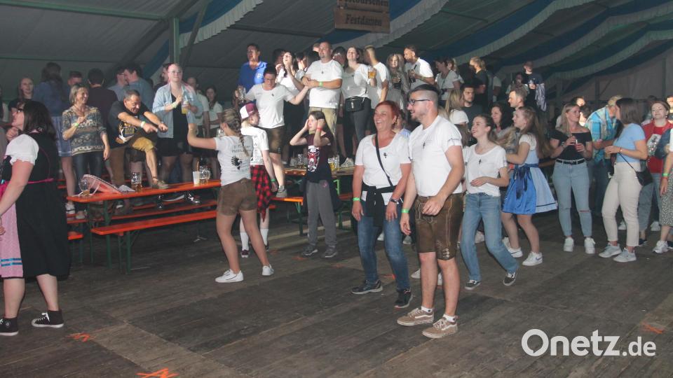 Impressionen von der Party mit der &quot;Eslarner Showband&quot; Bild: pi