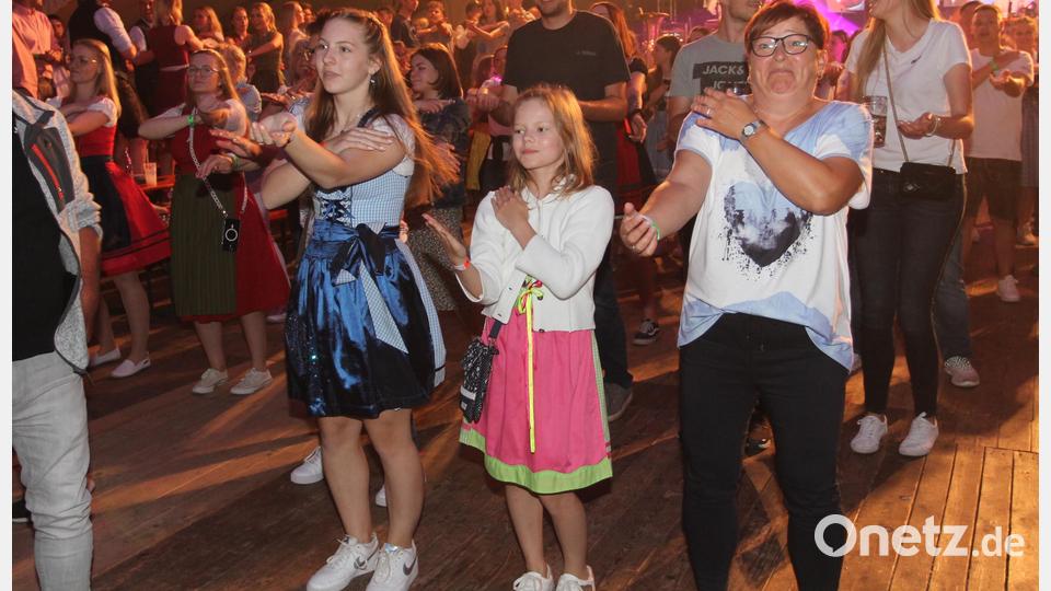 Impressionen von der Party mit der &quot;Eslarner Showband&quot; Bild: pi