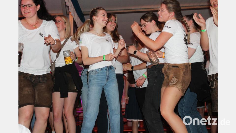 Impressionen von der Party mit der &quot;Eslarner Showband&quot; Bild: pi