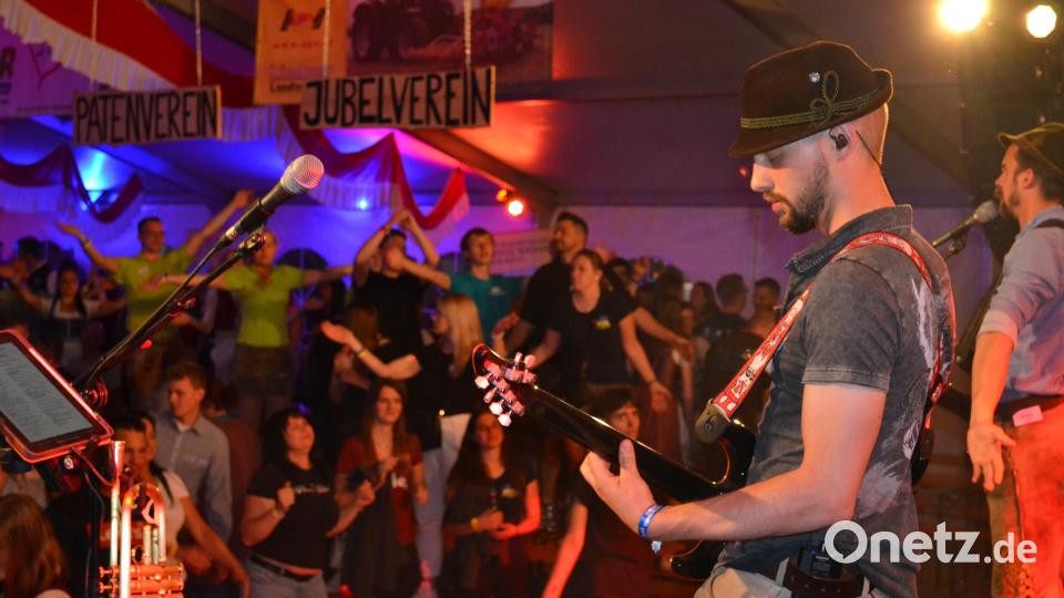 Gitarrist Seppi sorgt für den richtigen Sound. Bild: kki