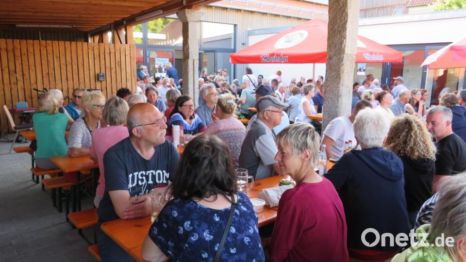 Über 300 Besucher genossen das Ambiente rund um die Kulturscheune. Bild: adj