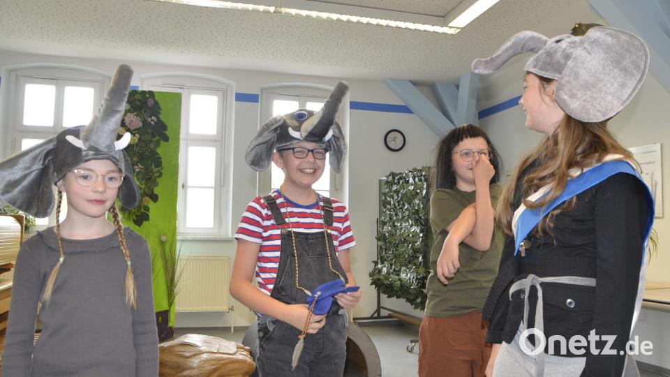 Colonel Hathi mit seinen Elefanten und Mogli. Bild: zch