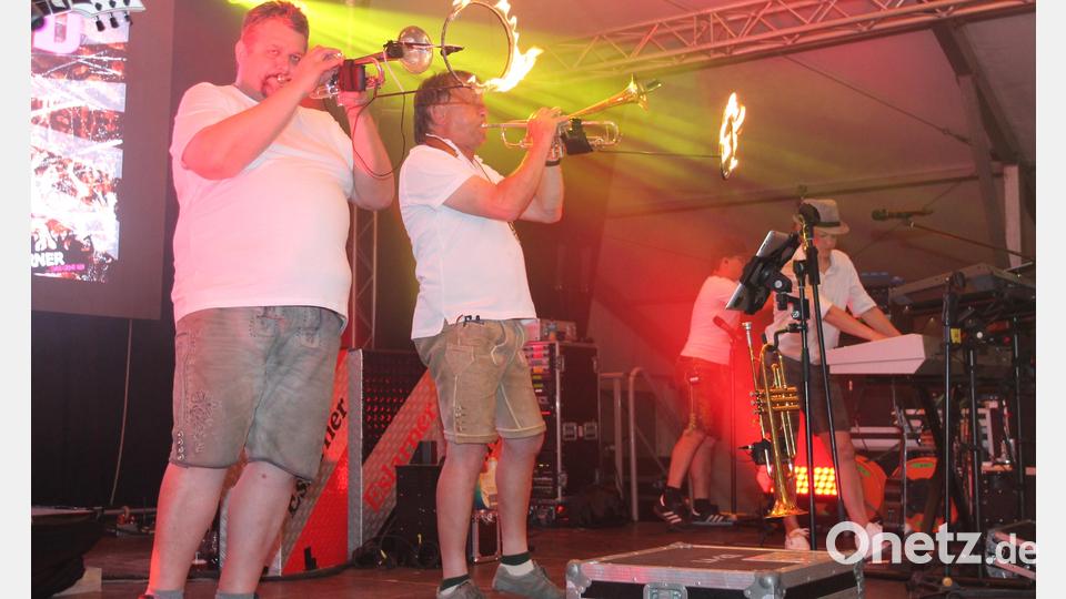 Impressionen von der Party mit der &quot;Eslarner Showband&quot; Bild: pi
