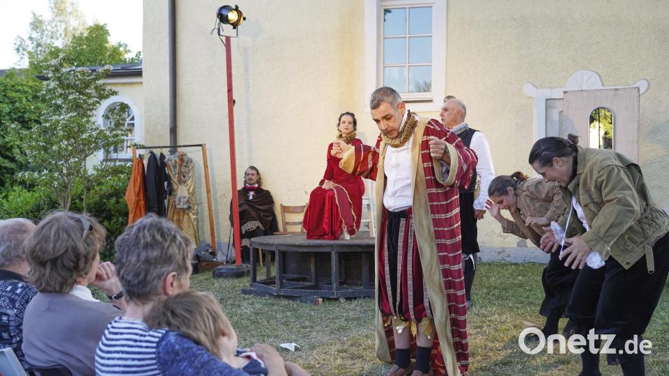 Bei der Abendvorstellung zeigte das Ensemble das Stück „Hamlet. Bild: Martin Schmid/Steinwald-Allianz/exb