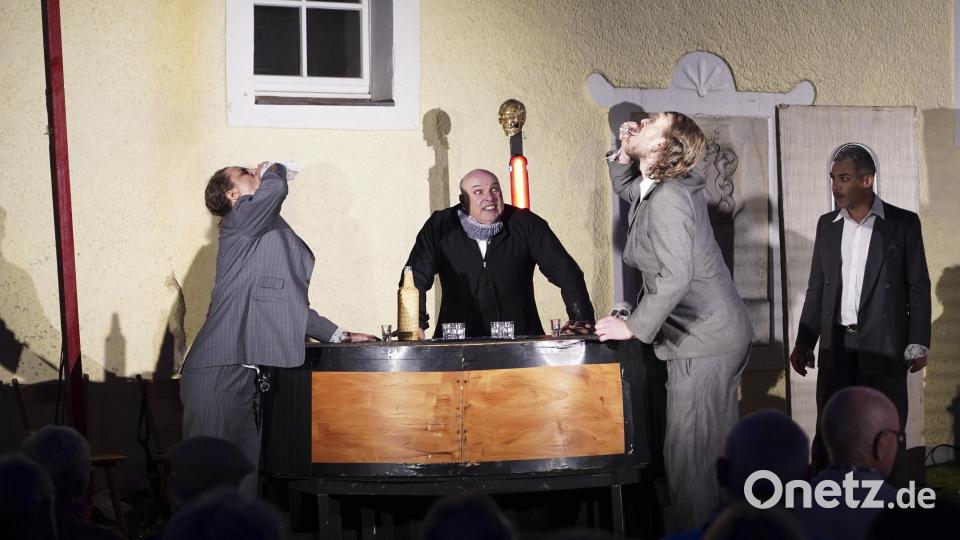 Bei der Abendvorstellung zeigte das Ensemble das Stück „Hamlet. Bild: Martin Schmid/Steinwald-Allianz/exb