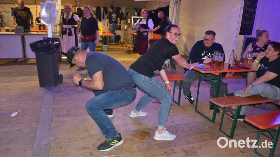 Ausgelassen werden die ungewöhnlichsten Tanzstile ausgepackt. Bild: kki