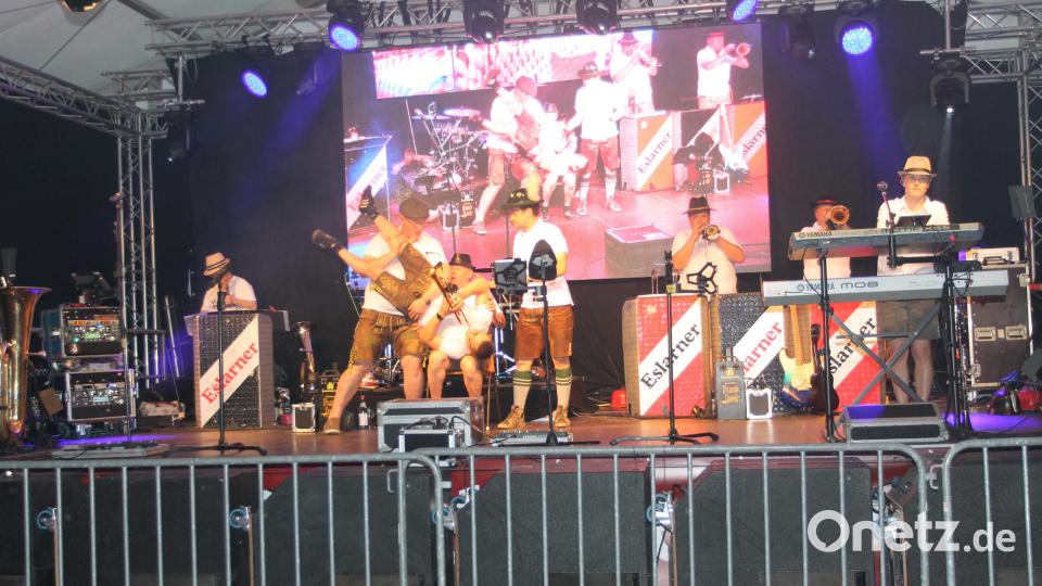 Impressionen von der Party mit der &quot;Eslarner Showband&quot; Bild: pi
