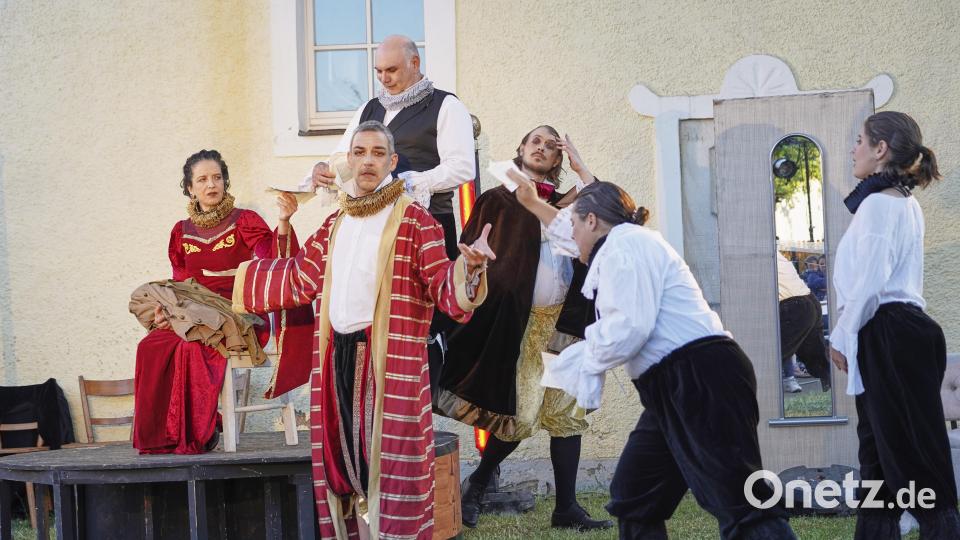 Bei der Abendvorstellung zeigte das Ensemble das Stück „Hamlet. Bild: Martin Schmid/Steinwald-Allianz/exb