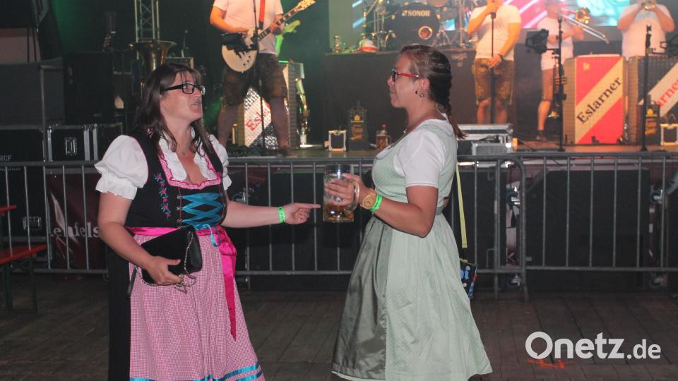 Impressionen von der Party mit der &quot;Eslarner Showband&quot; Bild: pi