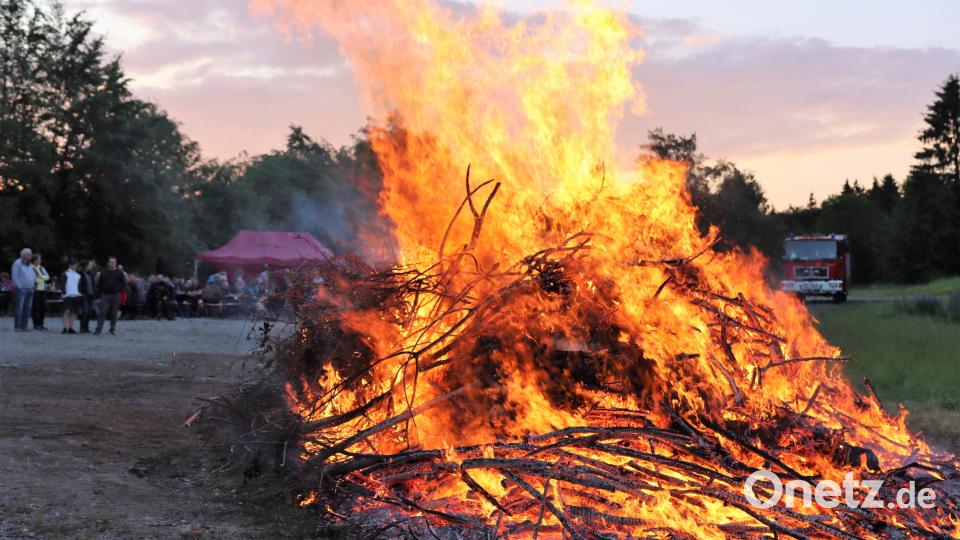 Am Freitag sorgte das Kirwafeuer für eine besondere Stimmung bei der Neubauer Kirwa. Bild: ju