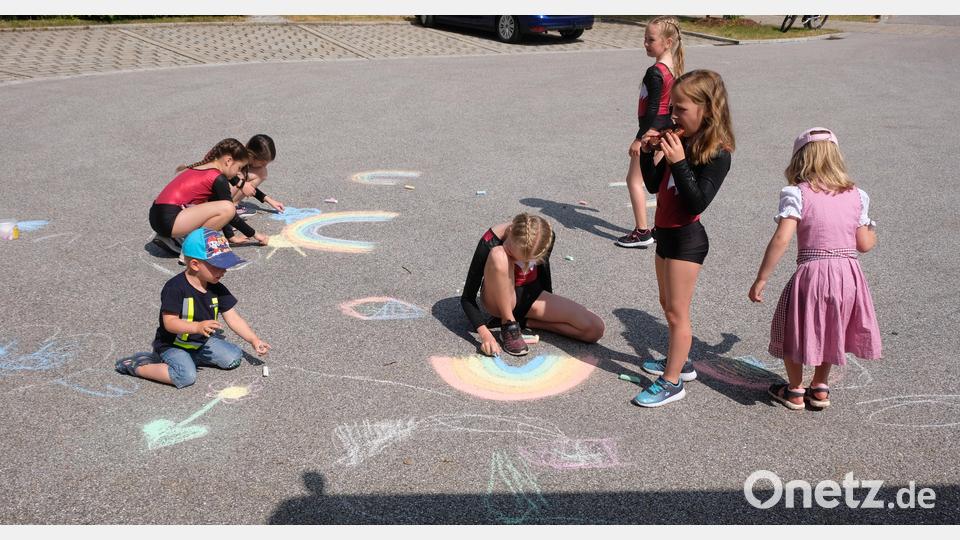 Zum Kinderprogramm gehört auch das Straßenmalen. Bild: do