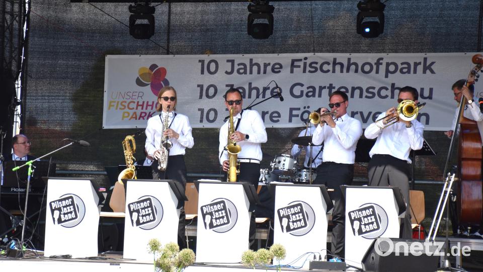 Mit bekannten Klassikern zog die &quot;Pilsner Jazz Band&quot; ihr Publikum beim Kultursommer in Tirschenreuth in ihren Bann. Bild: ubb