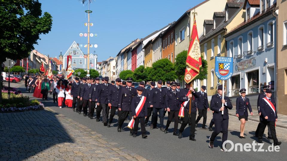 Zum Auftakt des Jubiläums lädt die Feuerwehr zu einem farbenfrohen &quot;Kirchzug&quot;, der sich von der Bergkirche durch die Altstadt zum Gelände des Feuerwehrgerätehauses bewegt. Bild: do