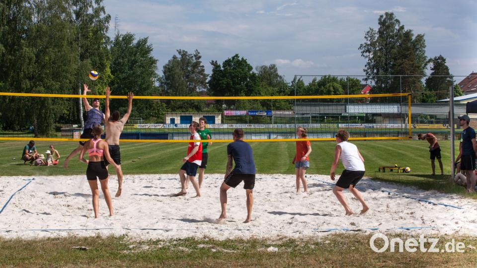 Heiß umkämpft war das Finale zwischen „Pritsch Perfekt“ vom TSV Stulln und „Old Schmetterhand“ aus Etzenricht. Bild: Bernhard Rauch/exb