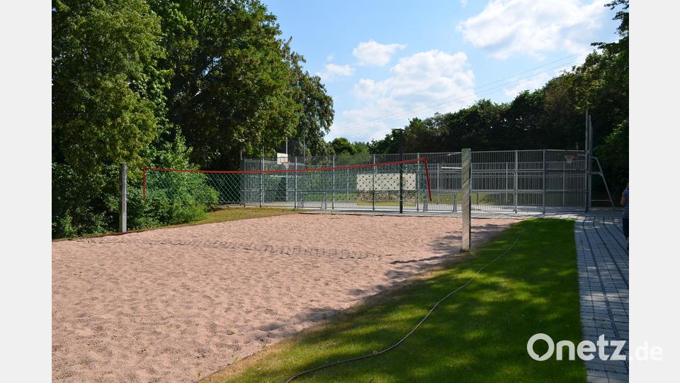 Neu angelegt wurde auch ein Beachvolleyballfeld. Bild: ak