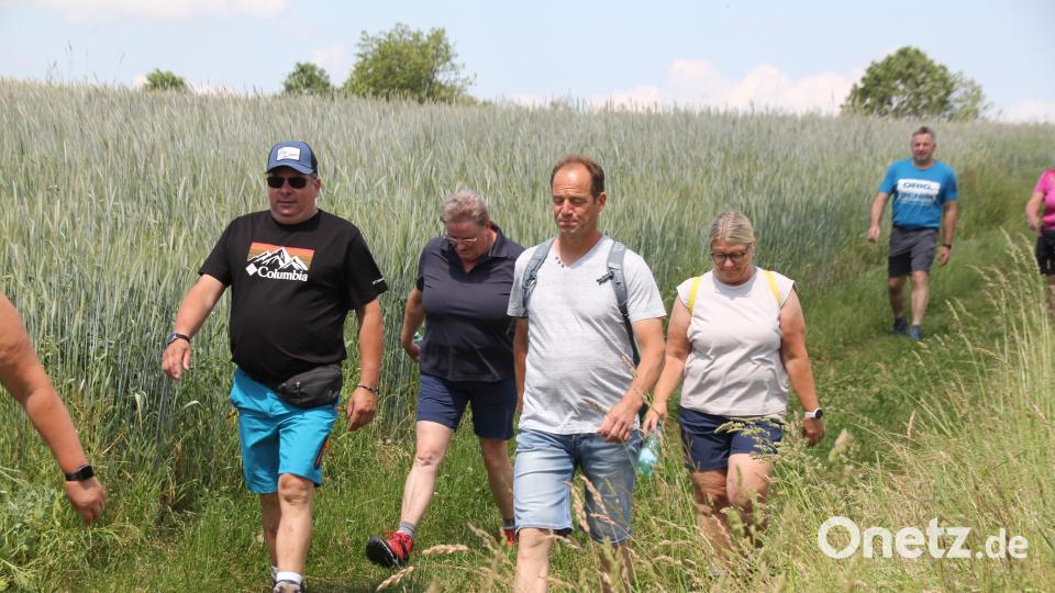 Auch die Oberviechtacher Handballer nutzten die Gelegenheit zum Marschieren. Bild: frd