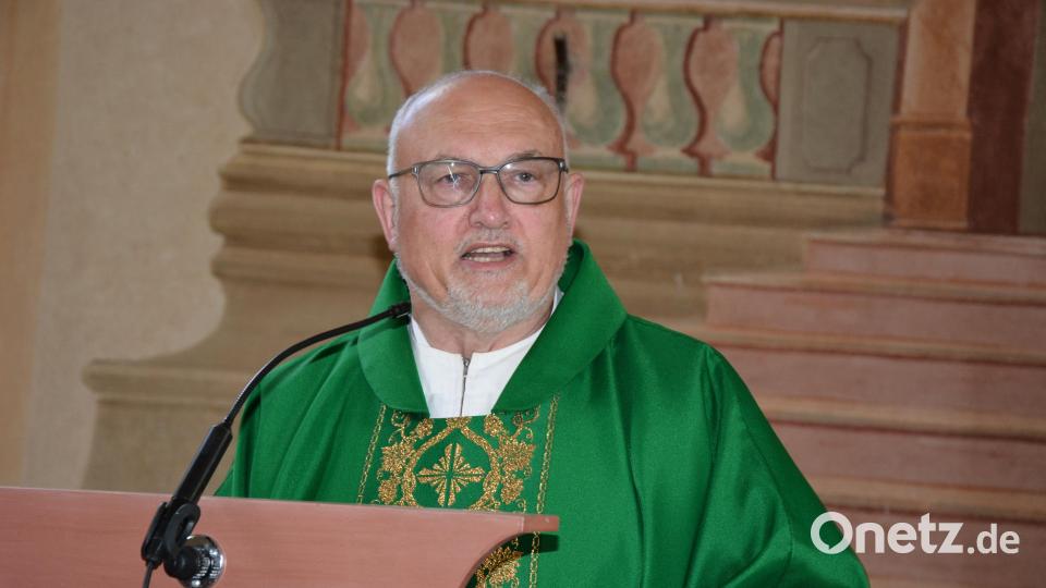 Mitterteichs Stadtpfarrer Anton Witt beim Gottesdienst in Maria Loreto. Bild: jr