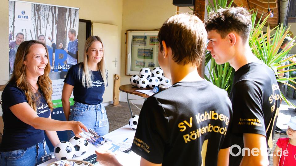 Fußball trifft auf Ausbildungsbetriebe der Region. Am 1. Juli findet in Etzenricht zum zweiten Mal der Messe-Cup statt, ein Jugendfußballturnier, bei dem die jungen Spieler auch Unternehmen kennenlernen können. Bild: war