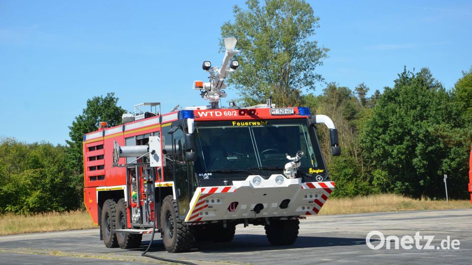 Das Flugfeldlöschfahrzeug Z6 von der Bundeswehr-Feuerwehr Manching ist ein Star der Fahrzeugschau beim Tag der Bundeswehr in der Schweppermannkaserne Kümmersbruck. Bild: Bundeswehr/exb