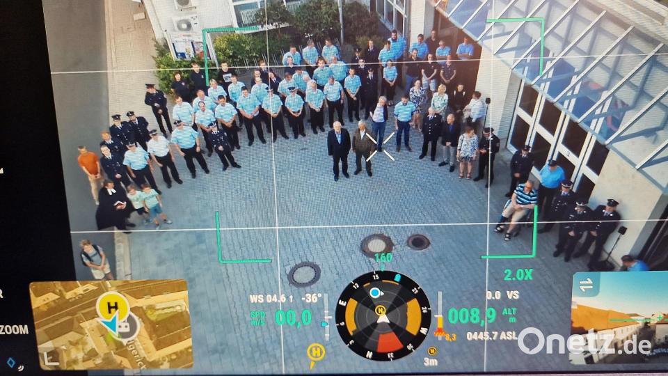 Bei der Inbetriebnahme der Drohne der Feuerwehr Weiden zeigt das Fluggerät gleich, was es kann - und fertigt ein etwas anderes Bild mit vielen Zusatzinformationen an. Bild: R. Kreuzer