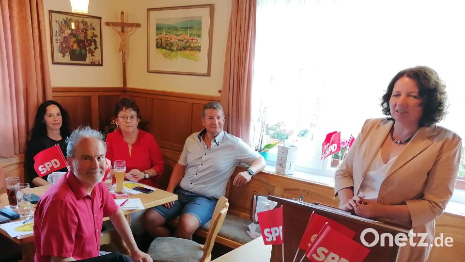 Landtagsabgeordnete Ruth Müller bei ihrem Fachvortrag mit Blick auf die Kandidaten im Stimmkreis 307. Bild: SPD Landkreis Tirschenreuth/exb