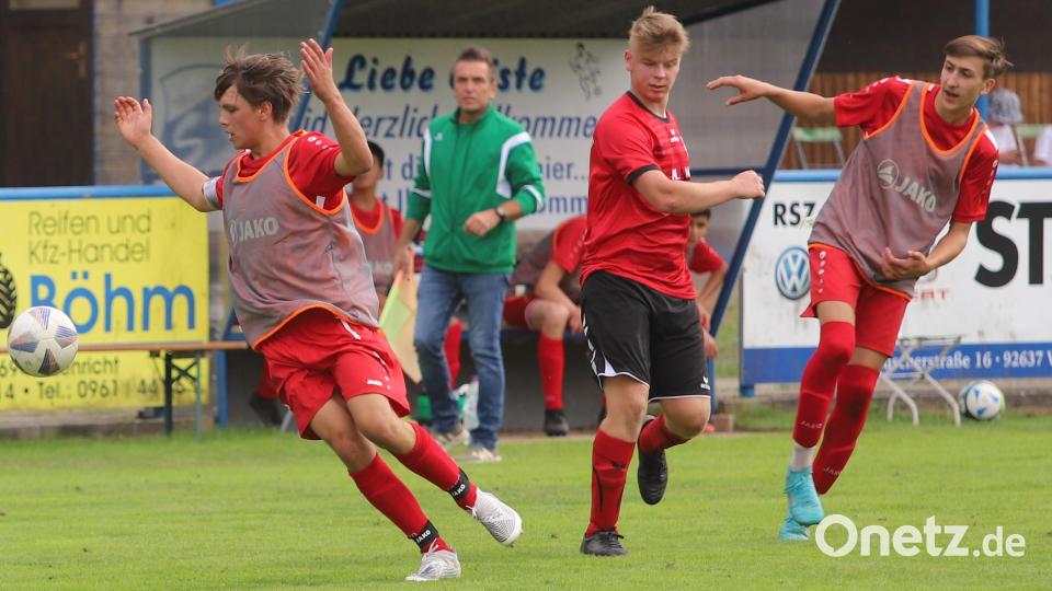 Fußball trifft auf Unternehmen. Am 1, Juli findet in Etzenricht zum zweiten mal der Messe-Cup statt, ein Jugendfußballturnier, bei dem die jungen Spieler auch Ausbildungsbetriebe in der Region kennenlernen können. Bild: war