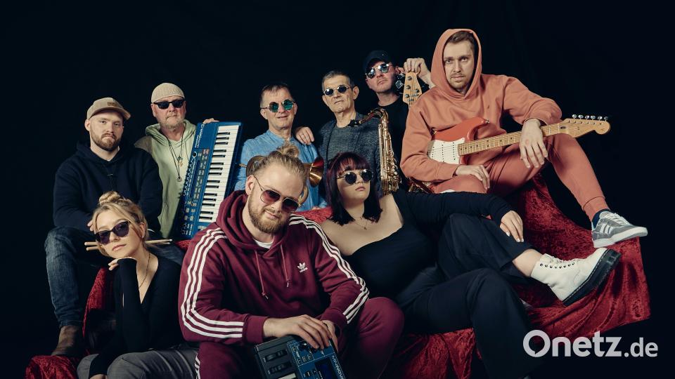 Sie sind die Clubminister und bekommen Unterstützung von Felix Gleixner (vorne von links): Dagmara Sus, Jonas Falkenstein und Marie Birner. Hinten von links: David Allstadt, Christian Falkenstein, Benno Englhart, Sam Englhart, Sandalo Lopez und Simon Pronath. Bild: Peter Martner