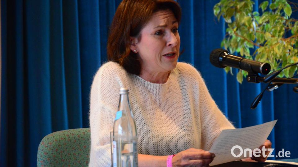 Im Maria-Seltmann-Haus liest Claudia Lohmann aus den Erinnerungen an Max Reger. Bild: Kunz